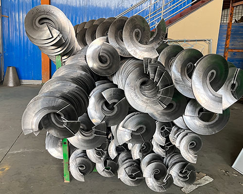 探討螺旋葉片的哪些參數會決定輸送機的運量大??？